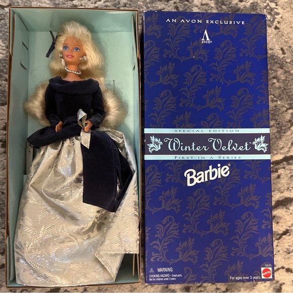 1995 Avon Exclusive Winter Velvet  Special Edition Barbie Doll first in series - Picture 1 of 5